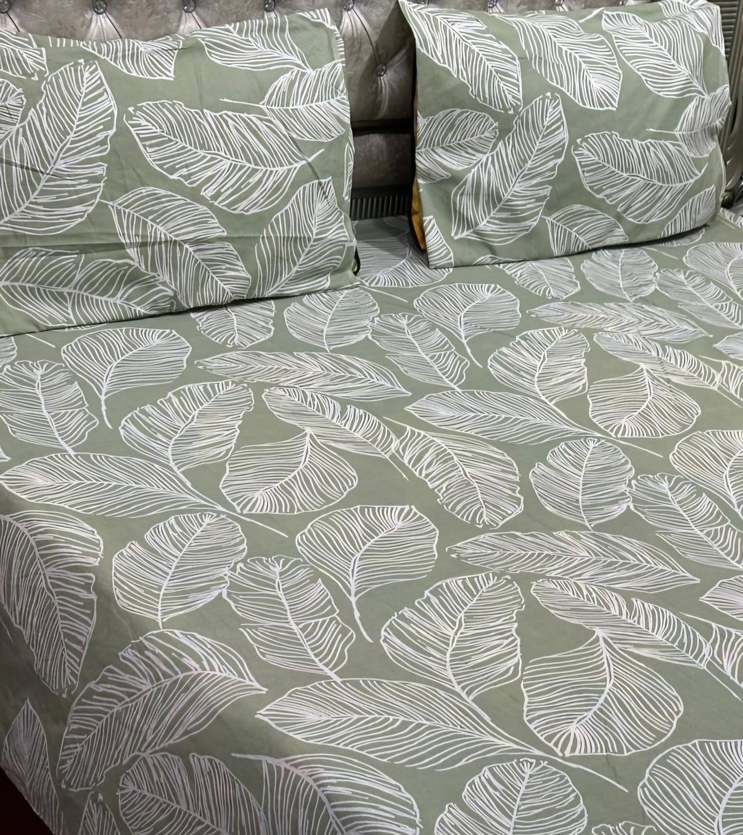 Monstra Leaf Bedsheet